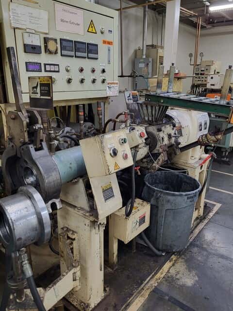 90" MM Cold Feed 3.5" Mitsuba #90G, 12:1 L/D Rubber Extruder with Puller and Automatic Length Cutter